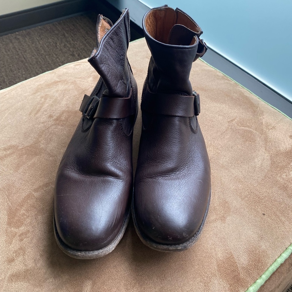 Like new brown Frye booties